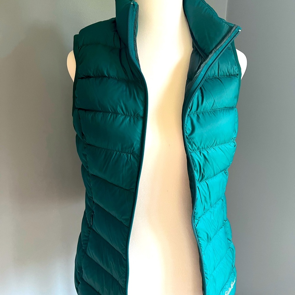 Eddie Bauer thin puffer vest - emerald zip Brand NEW with tags